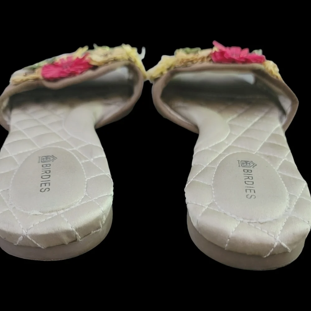BIRDIES The Chickadee Raffie Floral Sandals